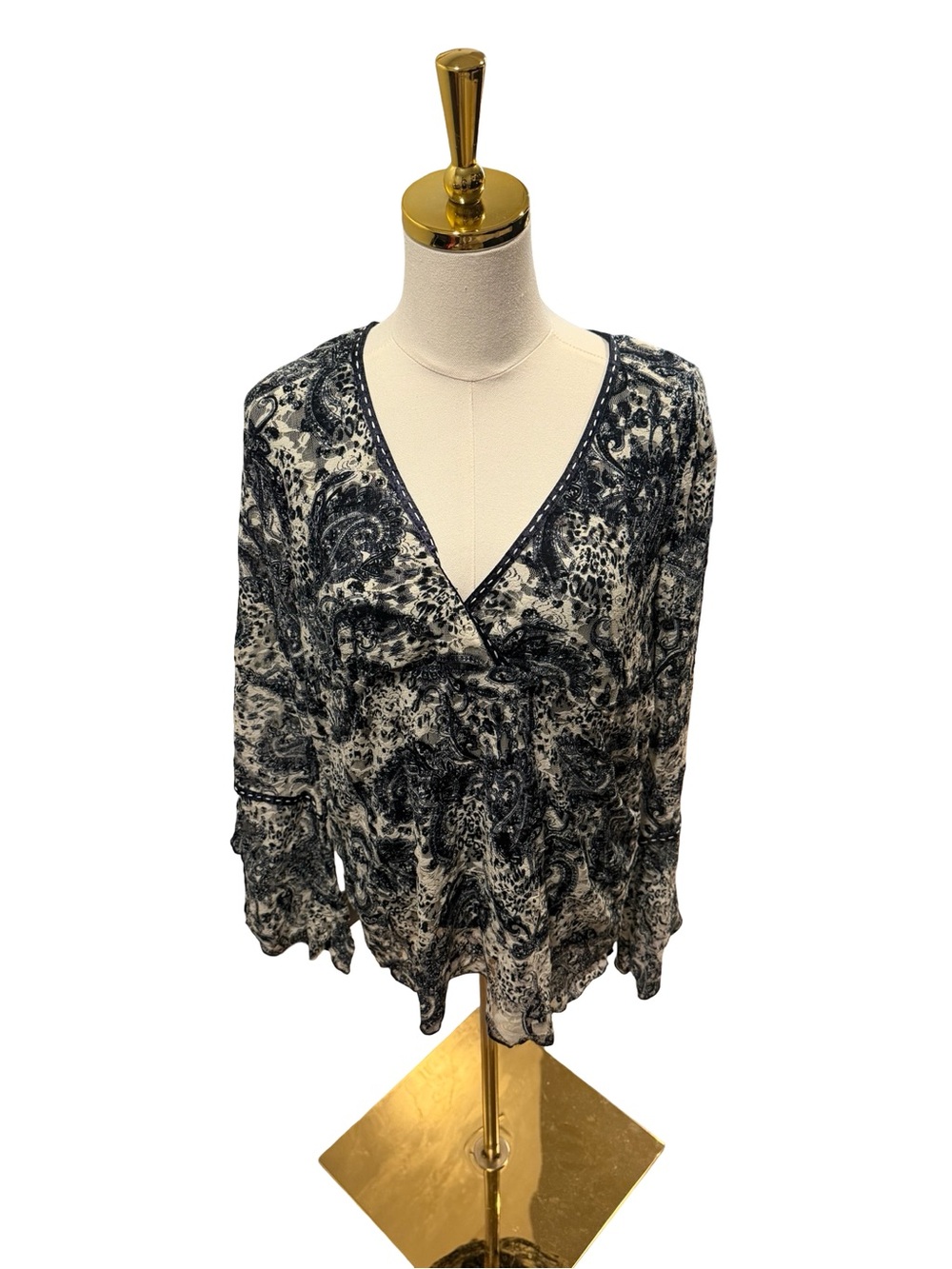 Vintage multiples Women's blue and white Paisley V-Neck Blouse